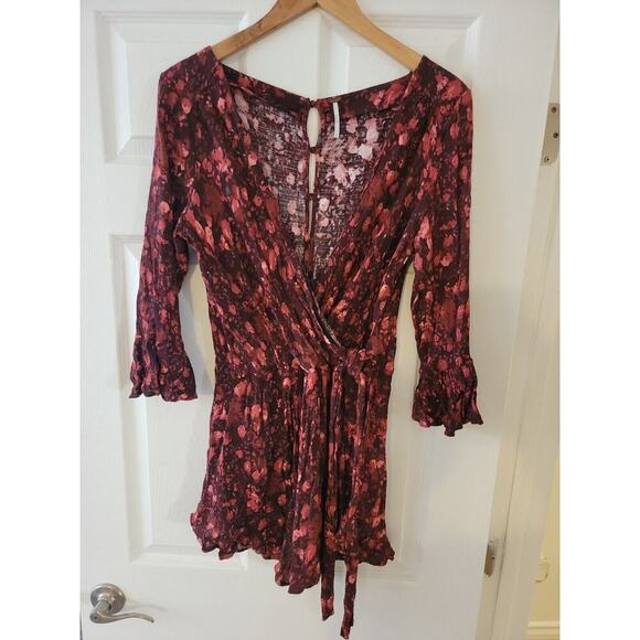 Free People Romper SZ Large All The Right Ruffles Faux Wrap Dark Floral Coquette - Picture 3 of 14